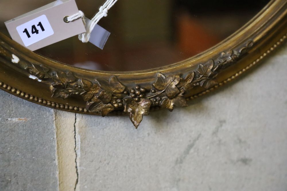 A pair of Victorian gilt oval wall mirrors, 58 x 72cm